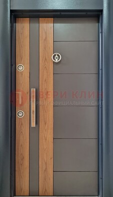 Коричневая входная дверь c МДФ панелью ЧД-01 в частный дом в Орехово-Зуево