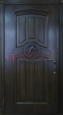 Темная металлическая дверь с массивом дуба с рисунком ДМД-25 в Орехово-Зуево