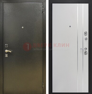 Железная темная дверь с порошковым покрытием и белая МДФ с молдингами  ДП-296 в Орехово-Зуево