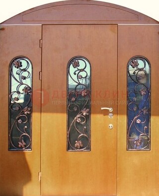 Парадная дверь со стеклянными вставками и ковкой ДПР-28 в общественное здание в Орехово-Зуево