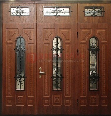 Парадная дверь с металлическими вставками и ковкой ДПР-72 в дом в Орехово-Зуево