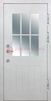 Белая уличная дверь со стеклом ДС-30 в Орехово-Зуево