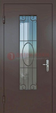 Коричневая наружная железная дверь со стеклом и ковкой ДСК-100 в Домодедово