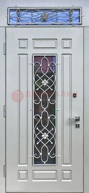 Белая железная дверь со стеклом и ковкой с верхней фрамугой ДСК-112 в Орехово-Зуево
