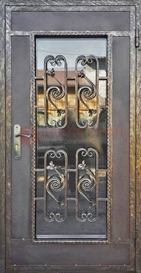 Коричневая наружная дверь порошок со стеклом и ковкой ДСК-160 в Орехово-Зуево