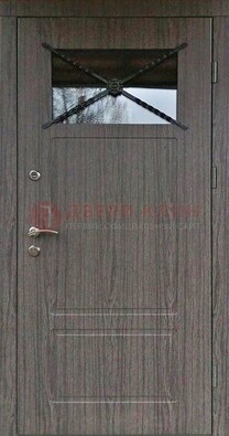 Уличная дверь со стеклом и ковкой вверху ДСК-190 в Орехово-Зуево