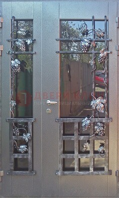 Распашная уличная дверь Порошок со стеклом и ковкой ДСК-221 в Орехово-Зуево