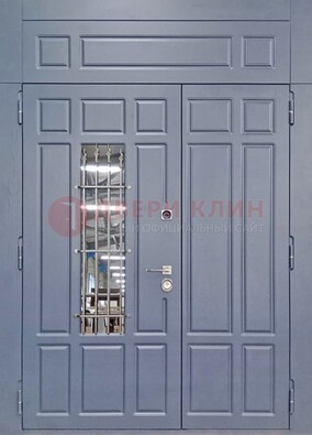 Серая двухстворчатая дверь Винорит со стеклом и ковкой ДСК-234 RAL 7024 в Орехово-Зуево