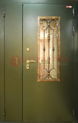 Стальная дверь со стеклом и ковкой ДСК-29 для квартиры в Омске