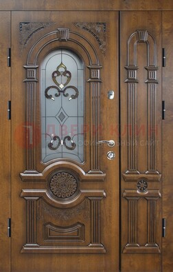 Коричневая двухстворчатая железная дверь с МДФ и витражом ВЖ-32 в Орехово-Зуево